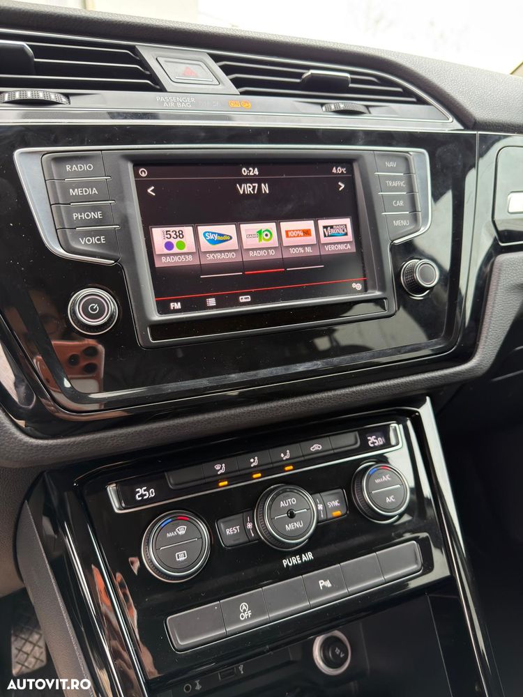 Volkswagen Touran - 16
