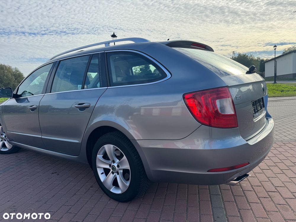 Skoda Superb 2010 photo 2