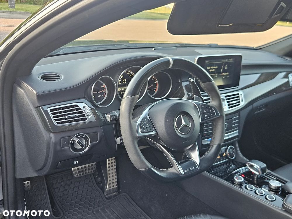 Mercedes-Benz CLS - 24