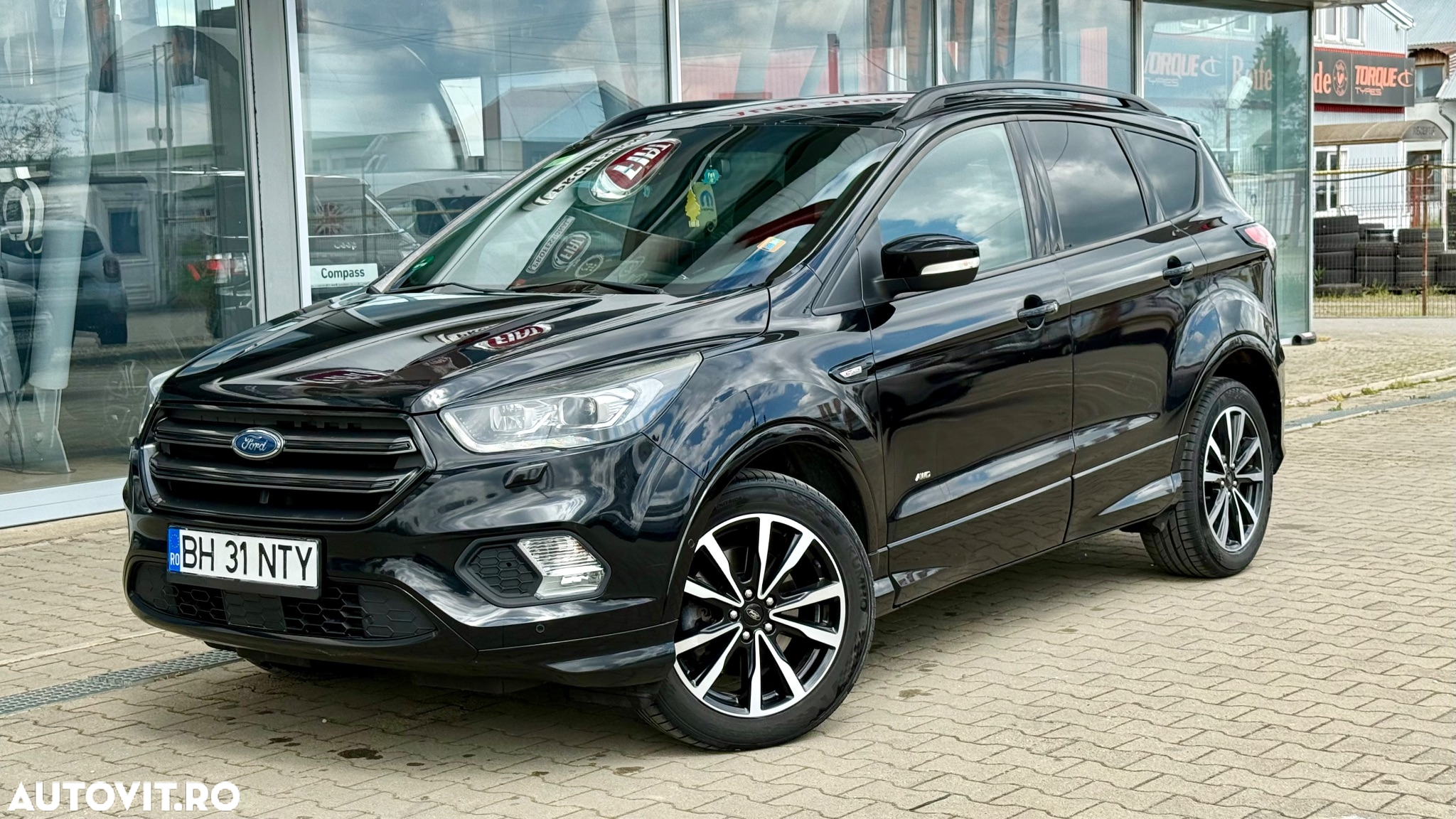 Ford Kuga 2.0 TDCi 4WD Powershift ST-Line - 29
