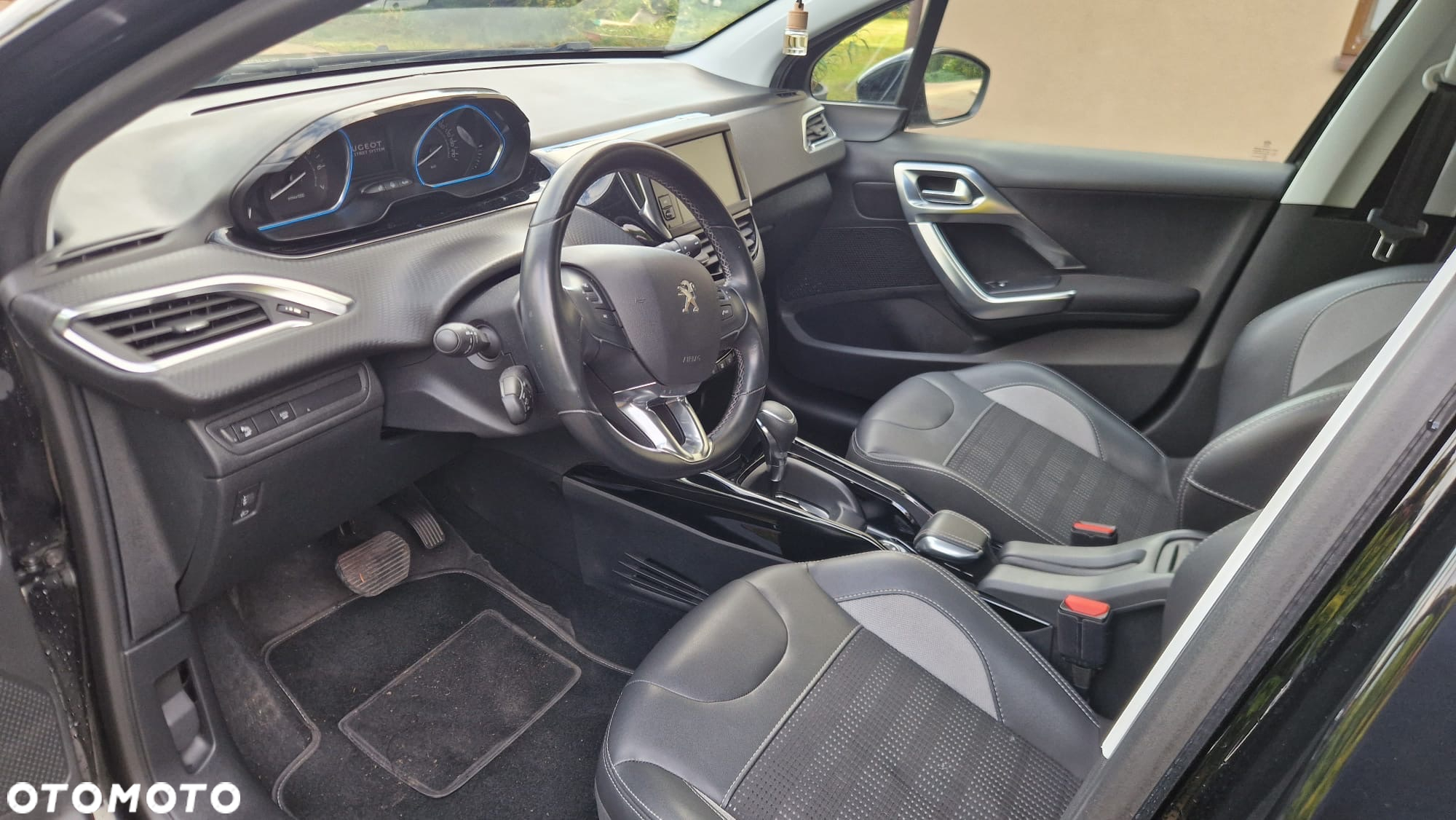 Peugeot 2008 1.2 Pure Tech GPF Allure S&S EAT6 - 13