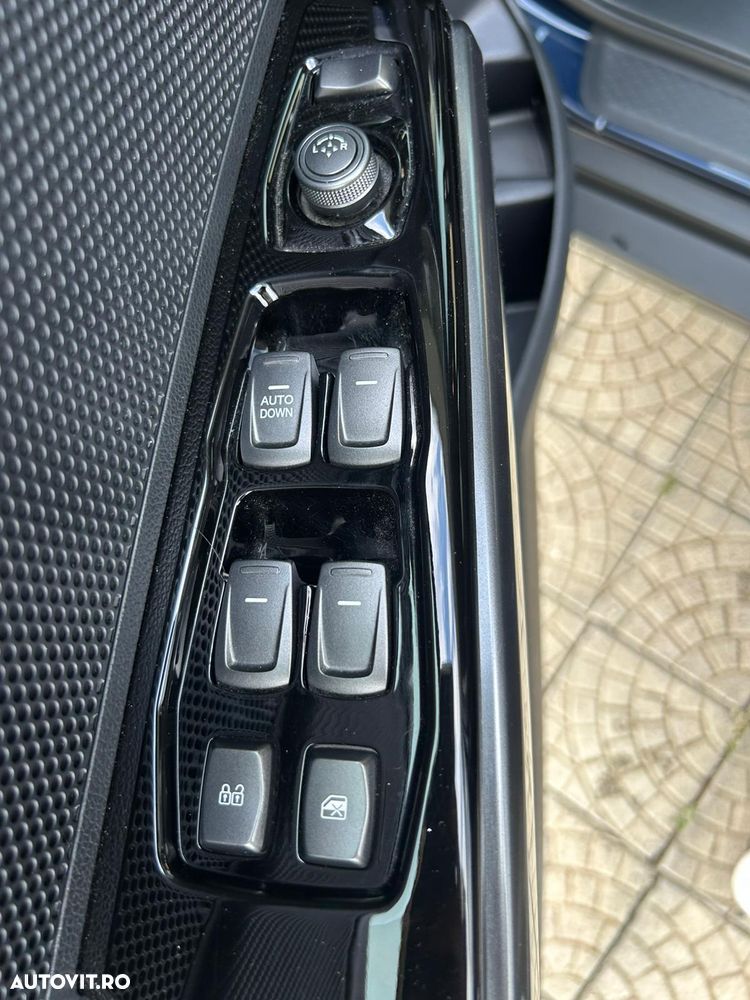 SsangYong Tivoli 1.5 T-GDi 4WD Automatik Black - 13