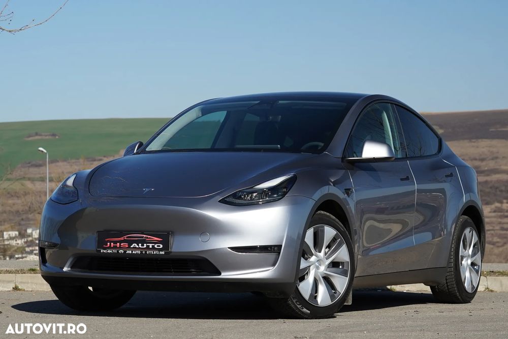 Tesla Model Y Premium Long Range Dual Motor AWD - 1