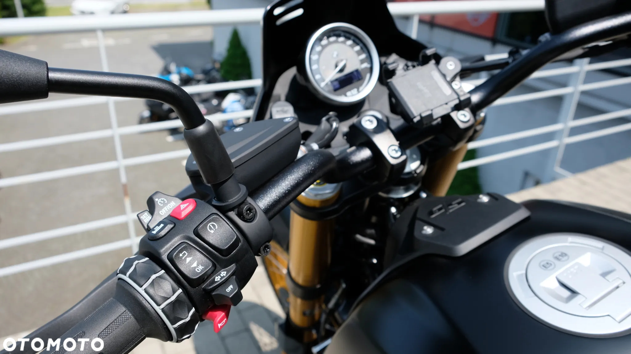 BMW R - 8
