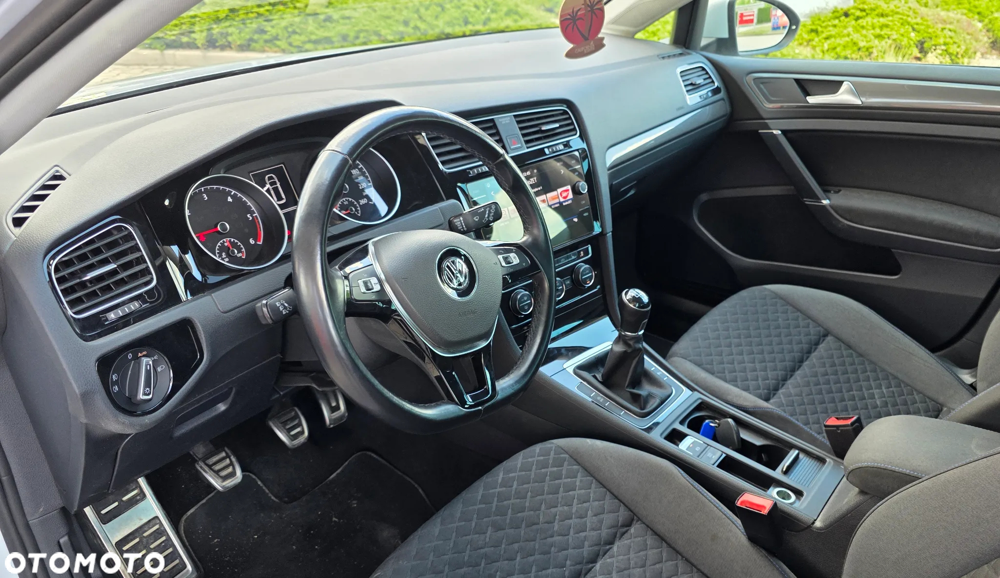 Volkswagen Golf 2.0 TDI SCR Comfortline - 14