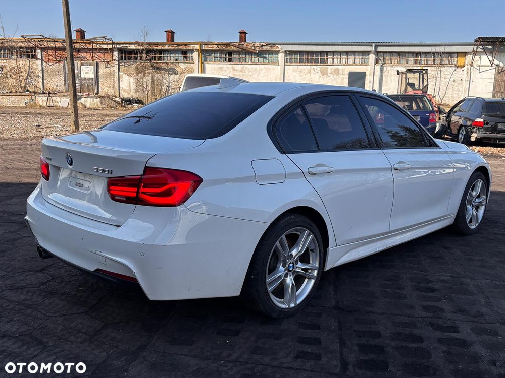 BMW Seria 3 ver-330i-xdrive-m-sport-shadow - 9