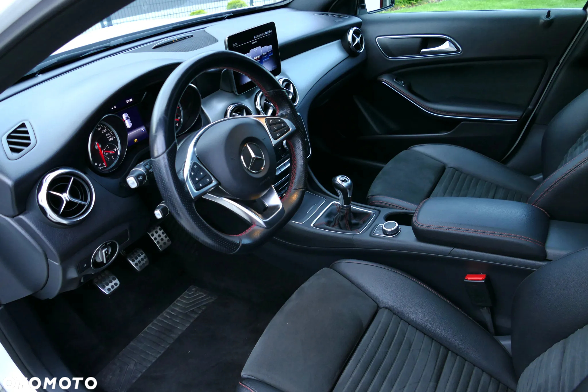 Mercedes-Benz GLA 200 AMG Line - 24