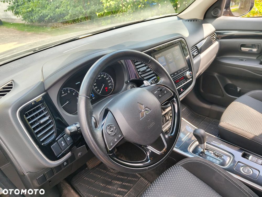 Mitsubishi Outlander 2.0 Intense + SDA 4WD CVT - 17