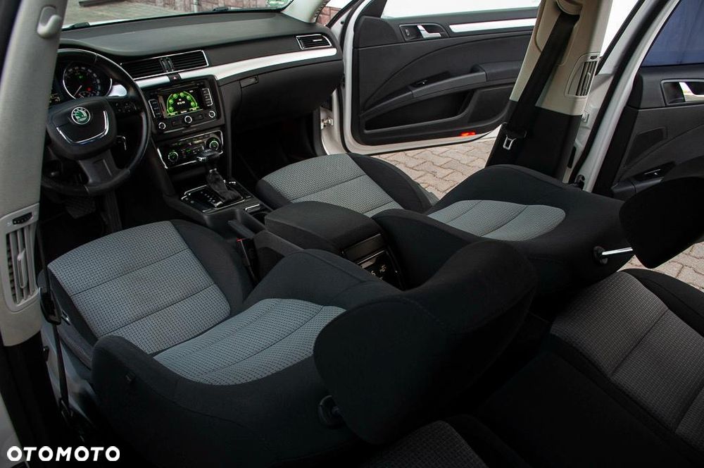 Skoda Superb 2.0 TDI DSG Ambition - 30