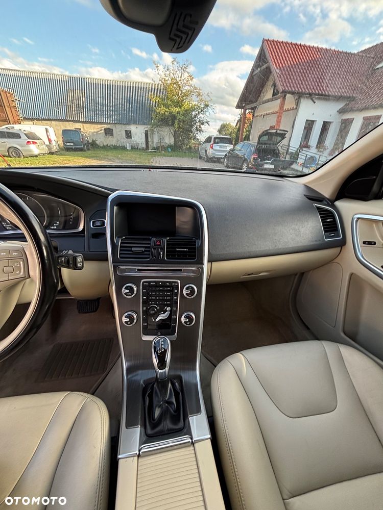 Volvo XC 60 B5 B AWD Essential - 25