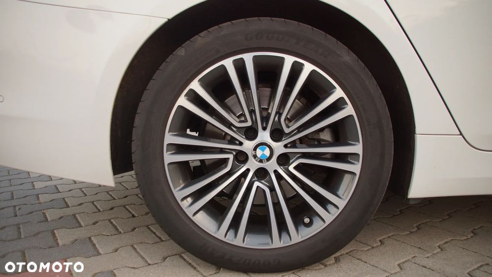 BMW Seria 5 520d Sport Line - 34