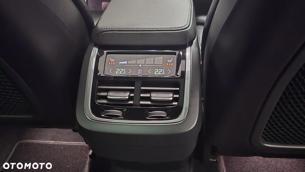 Volvo XC 60 B5 D AWD Ultimate Dark - 21