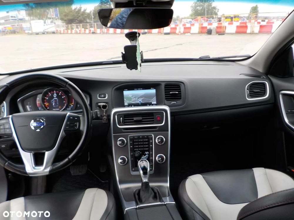 Volvo V60 Cross Country T5 AWD Summum - 11