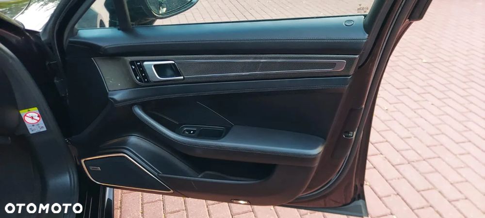 Porsche Panamera 4 E-Hybrid - 17