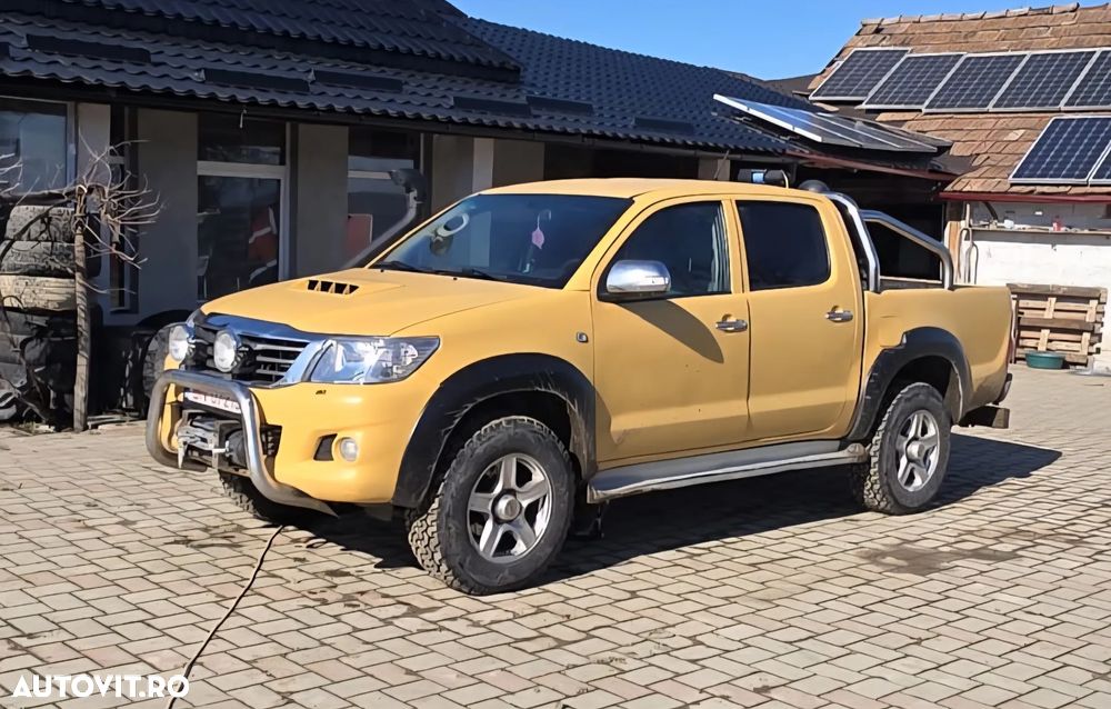 Toyota Hilux 4x4 Cabina Dubla Style+ Aut. - 11