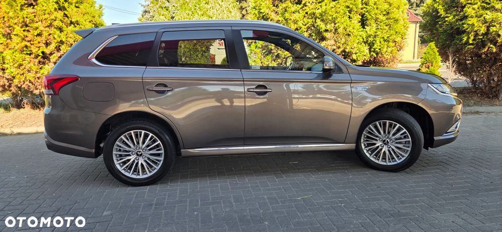 Mitsubishi Outlander 2.4 4WD Diamant+ - 17