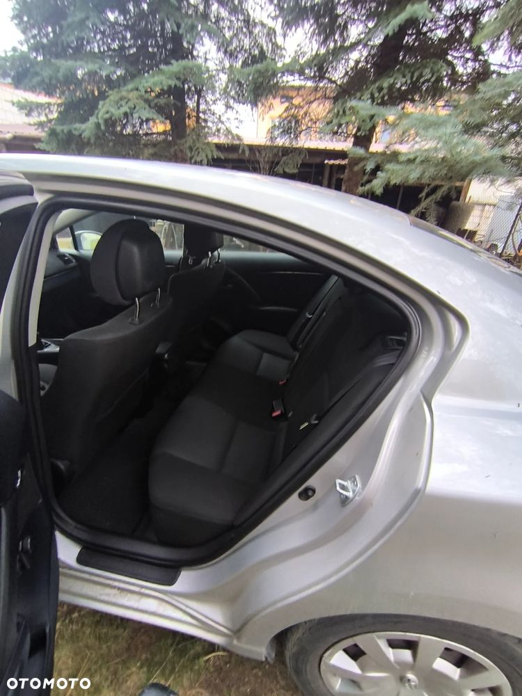 Toyota Avensis 1.6 Sol - 8