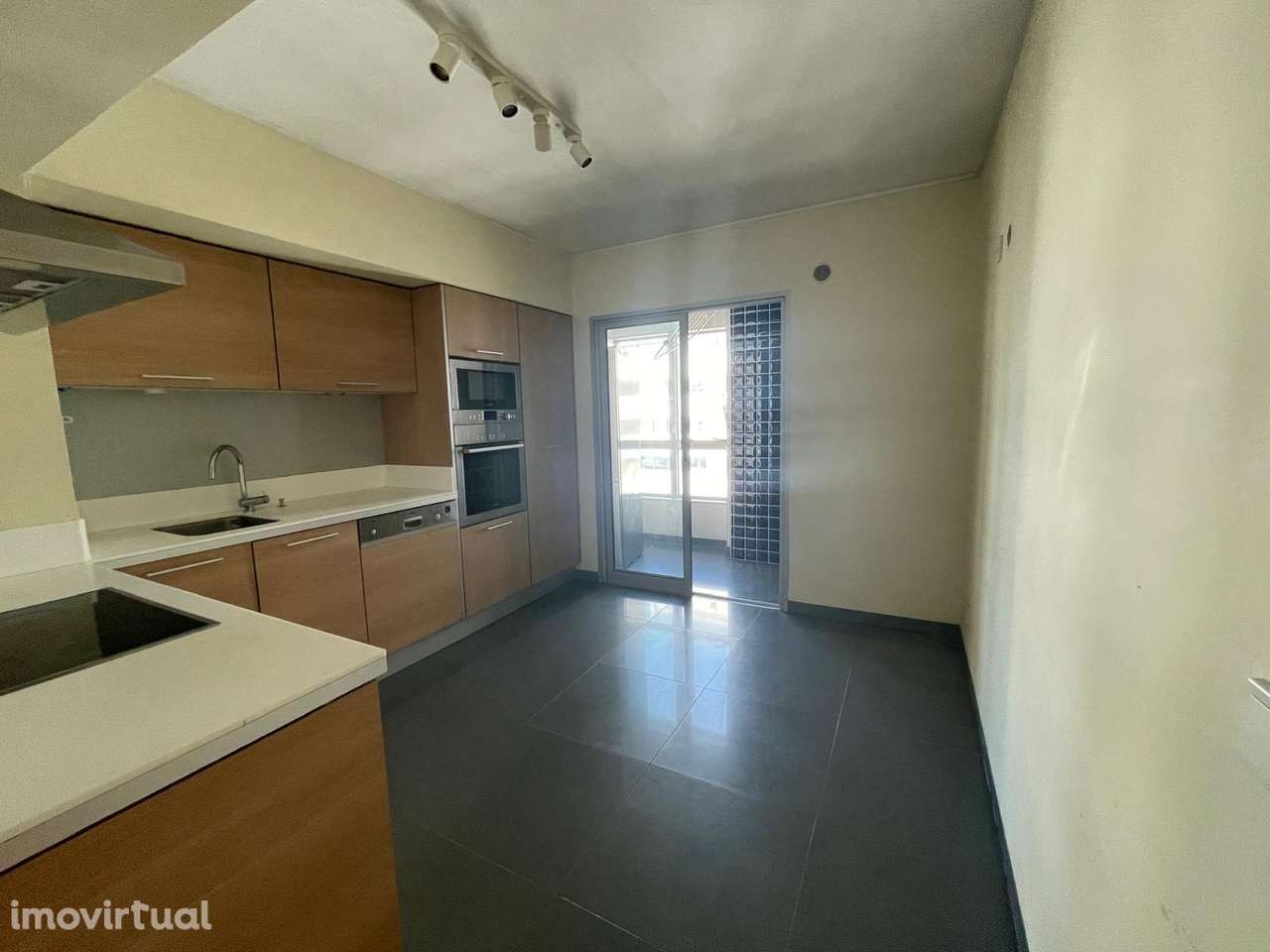Apartment/Flat/Residential em Porto, Porto REF:3161 - Grande imagem: 4/14