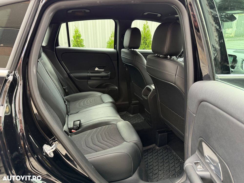 Mercedes-Benz GLA 200 d 4Matic 8G-DCT - 17