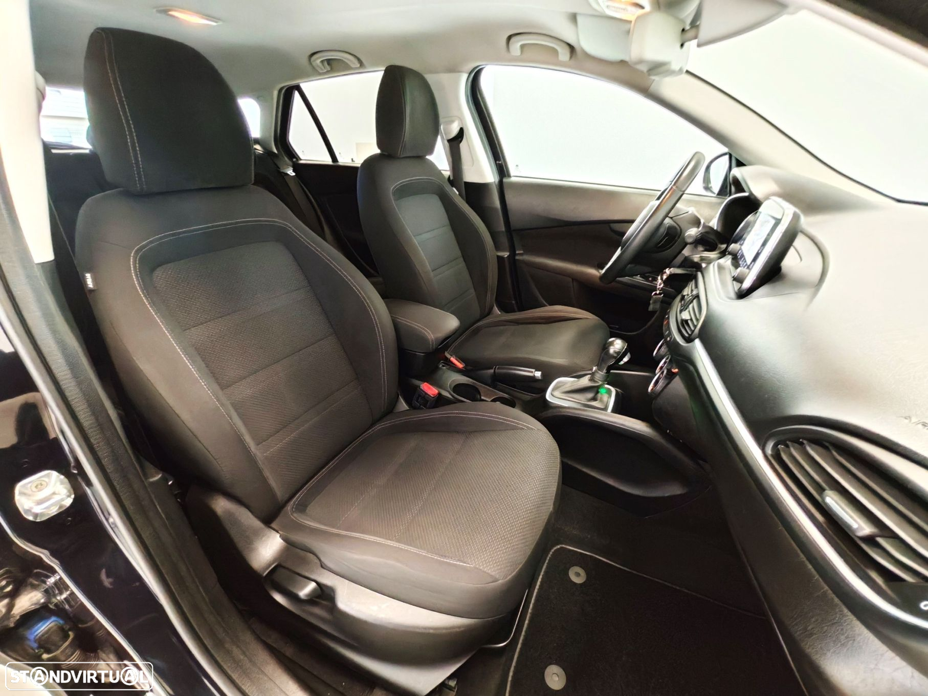 Fiat Tipo Station Wagon 1.6 M-Jet Lounge Tech J17 DCT - 38