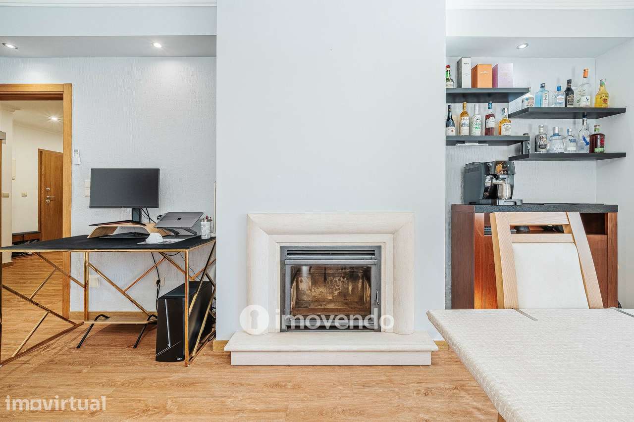 Apartamento T2 moderno, com estacionamento, nas Casas do Lago - Grande imagem: 4/45