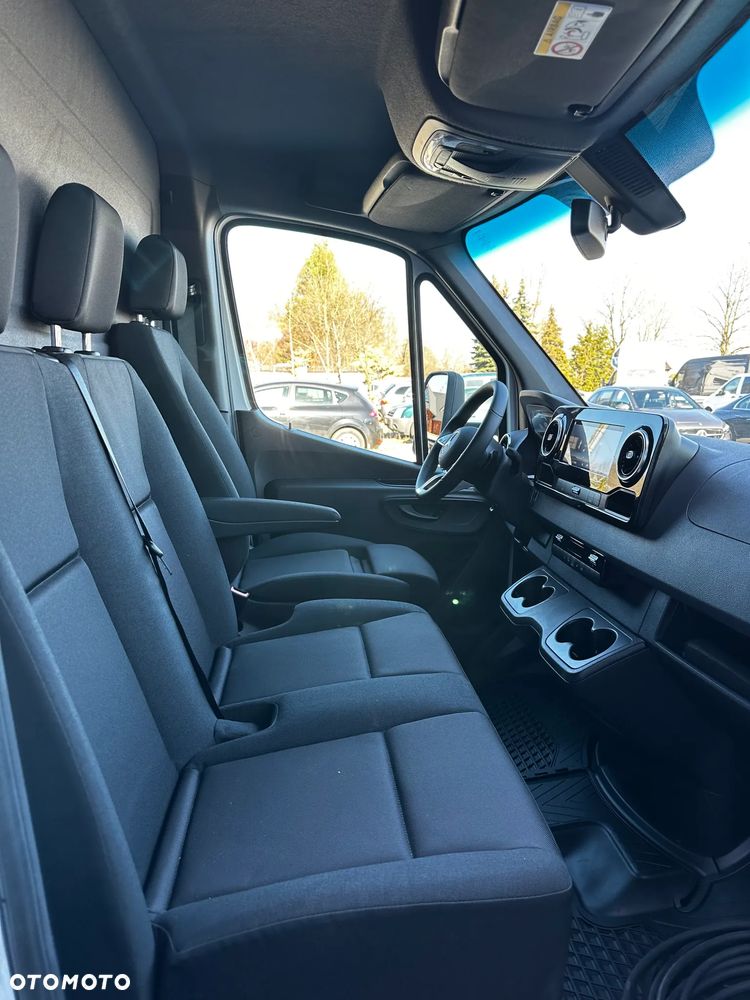 Mercedes-Benz Sprinter - 22