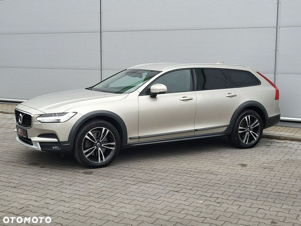 Volvo V90 Cross Country - 9
