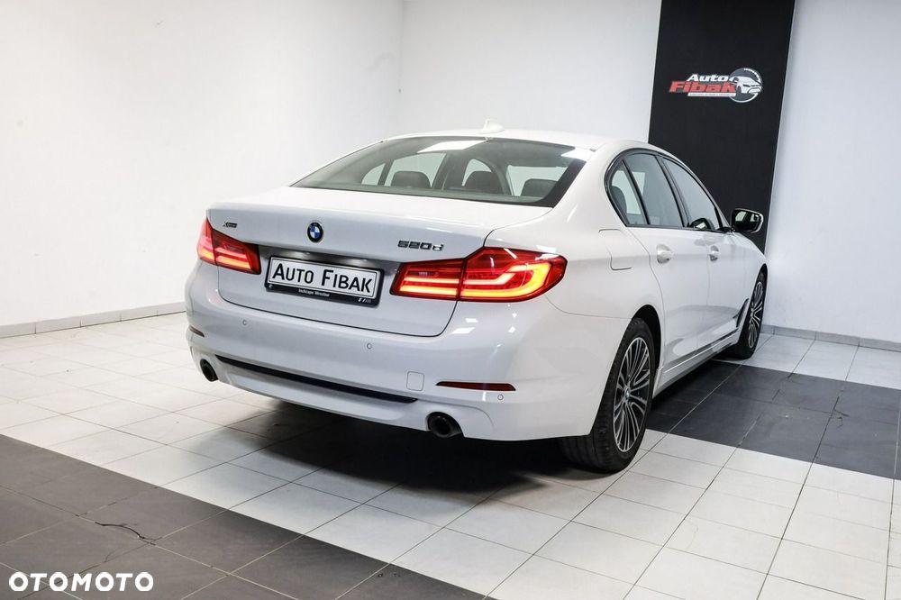 BMW Seria 5 520d xDrive Sport Line sport - 9