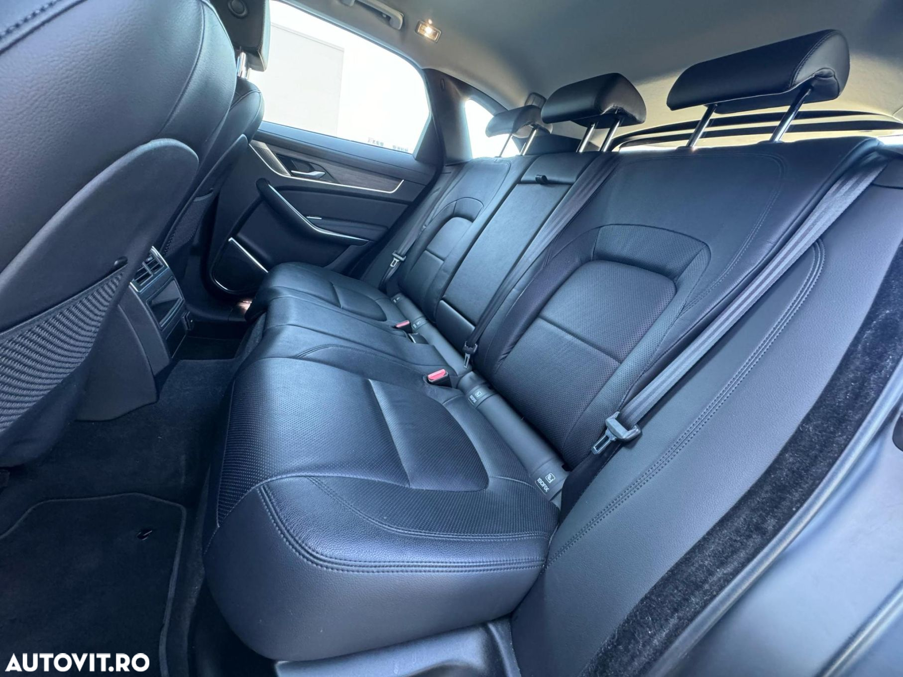 Jaguar F-Pace 20d AWD Aut. Prestige - 18