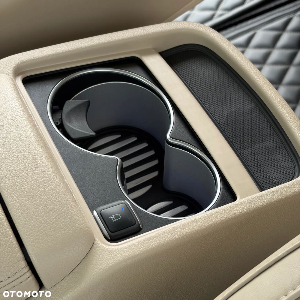 Mercedes-Benz Klasa V 300 d Extralang 9G-TRONIC Avantgarde Edition Edition 19 - 27