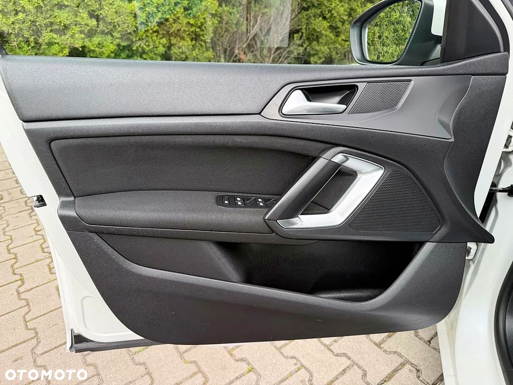 Peugeot 308 1.6 BlueHDi Allure S&S - 23