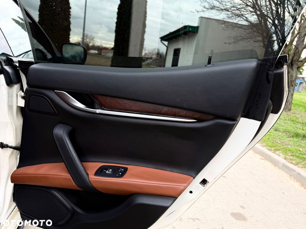 Maserati Ghibli S - 18