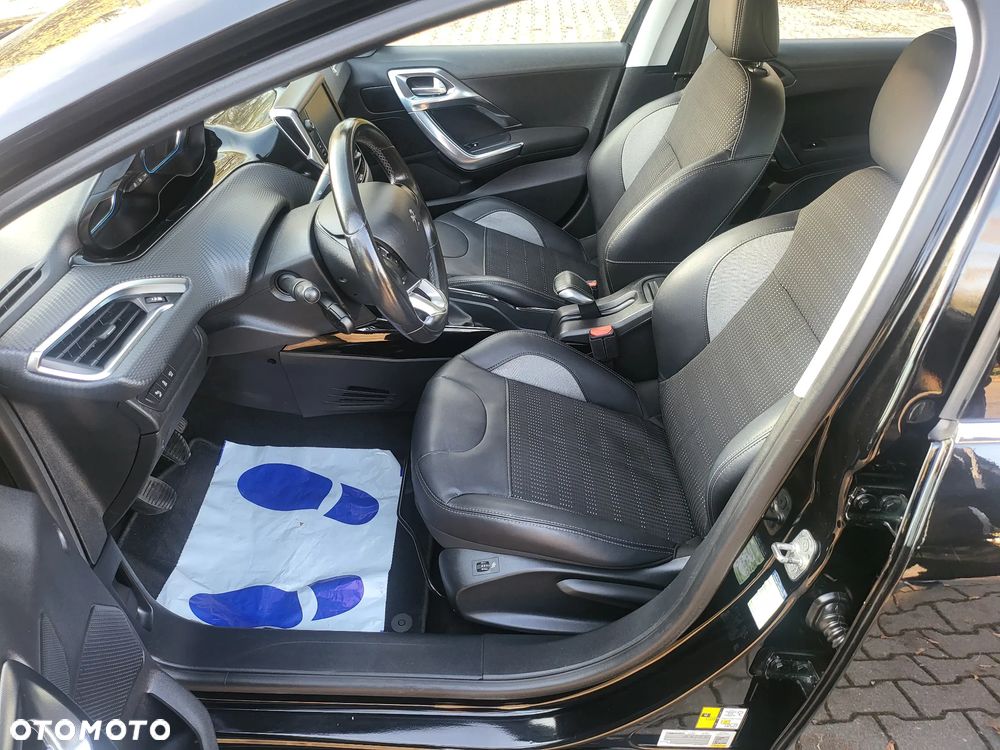 Peugeot 2008 1.2 Pure Tech Allure S&S - 9