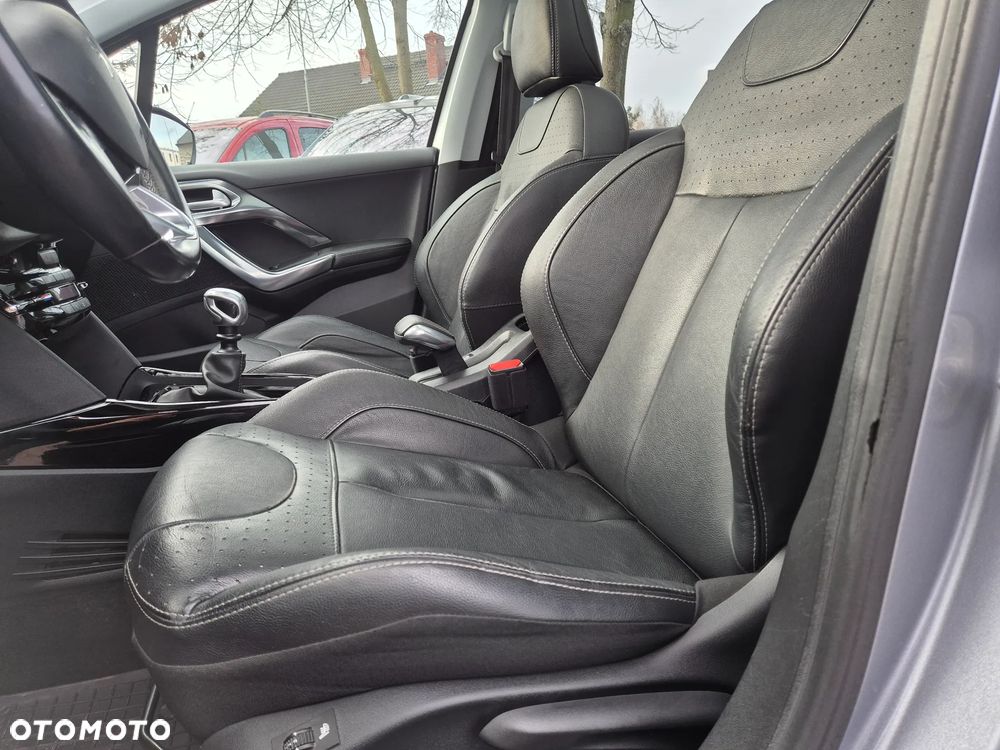 Peugeot 2008 1.6 BlueHDi Allure S&S - 28