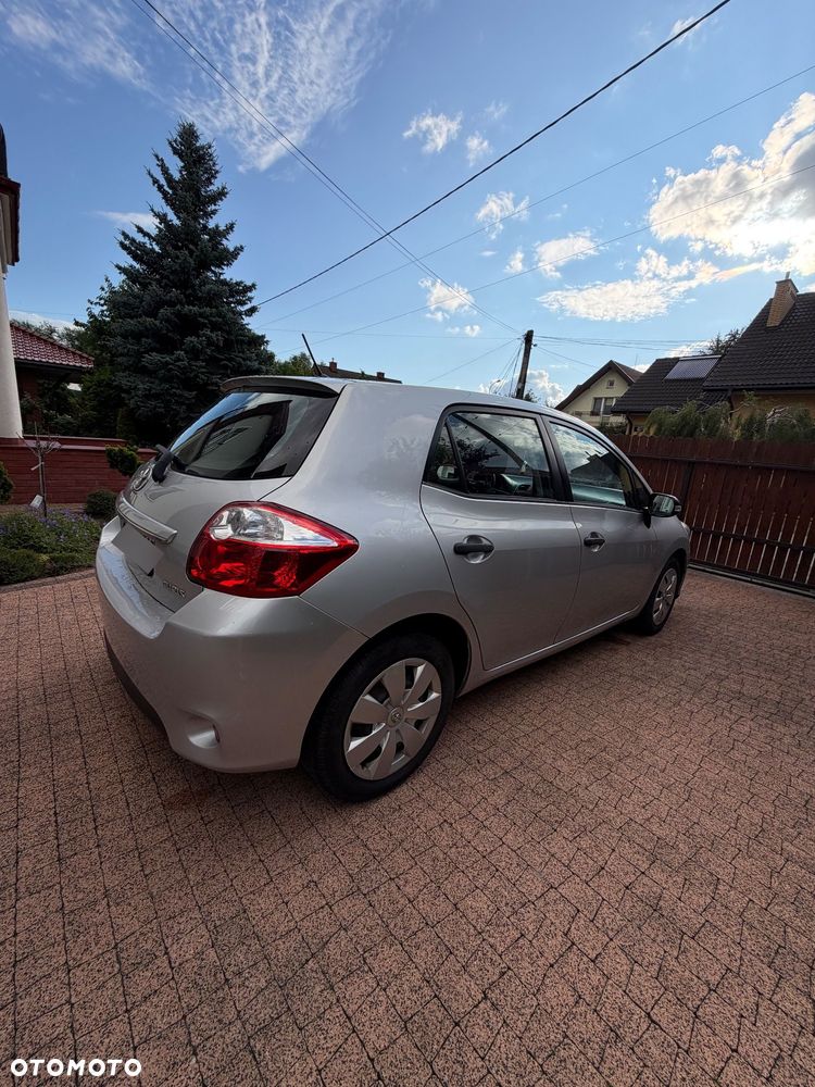 Toyota Auris 1.6 Terra - 10