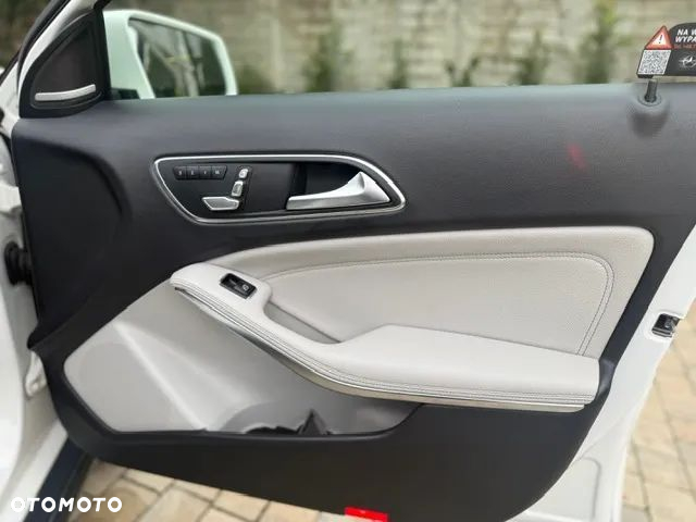 Mercedes-Benz GLA 200 Urban - 26