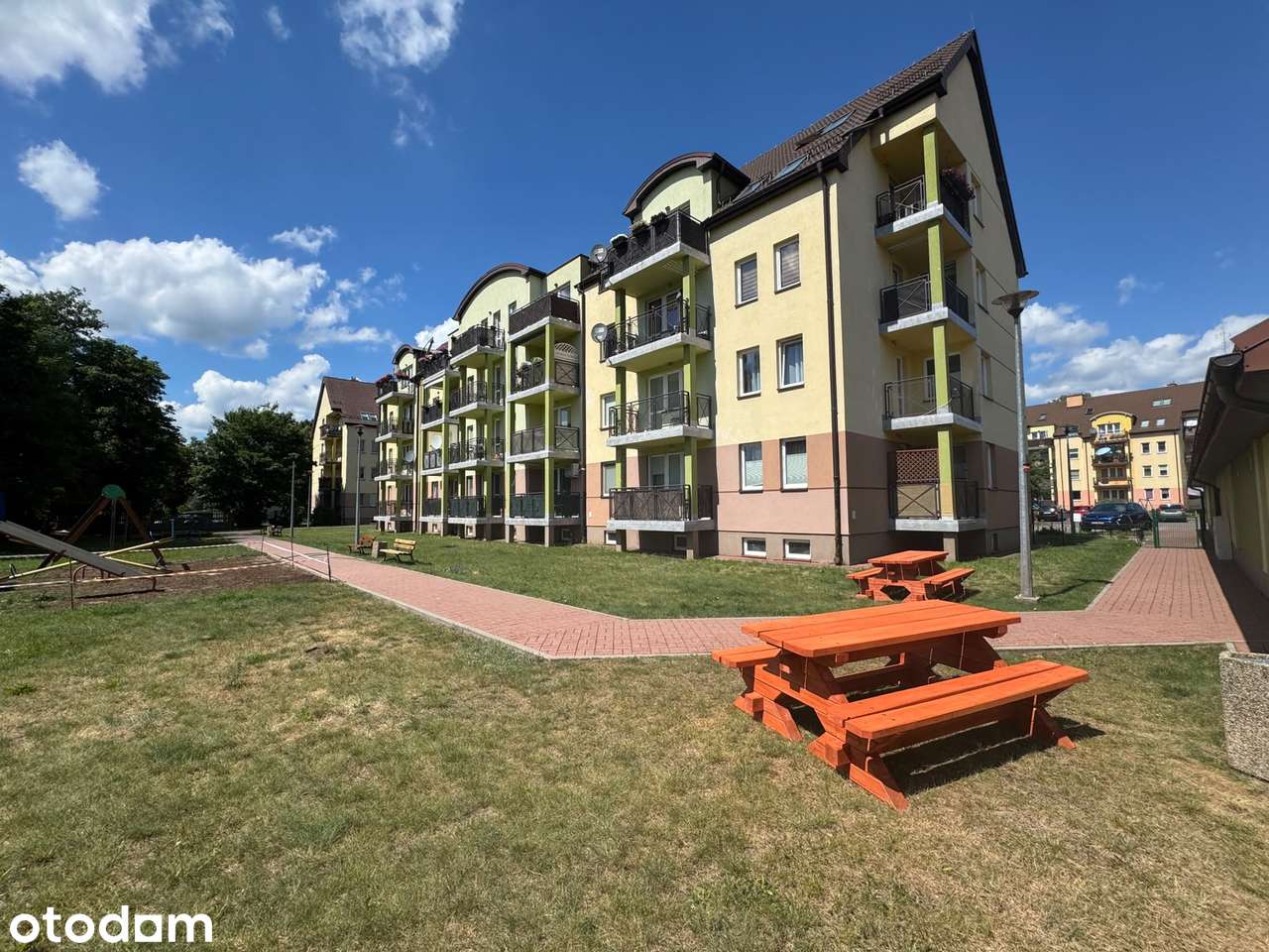 REZERWACJA - Jasne 2-pokojowe mieszkanie z balkonem, 1 piętro