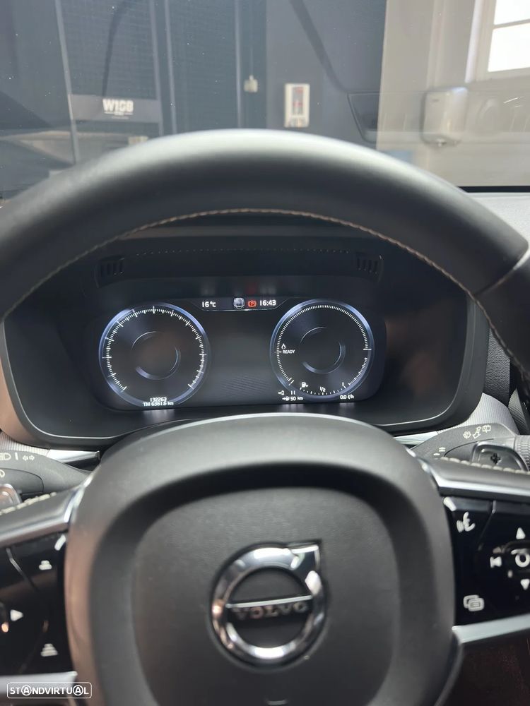 Volvo XC 60 2.0 T8 PHEV R-Design AWD - 12