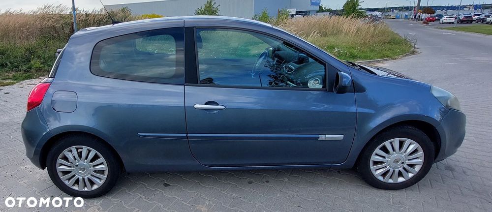 Renault Clio 1.2 16V 75 TomTom Edition - 2