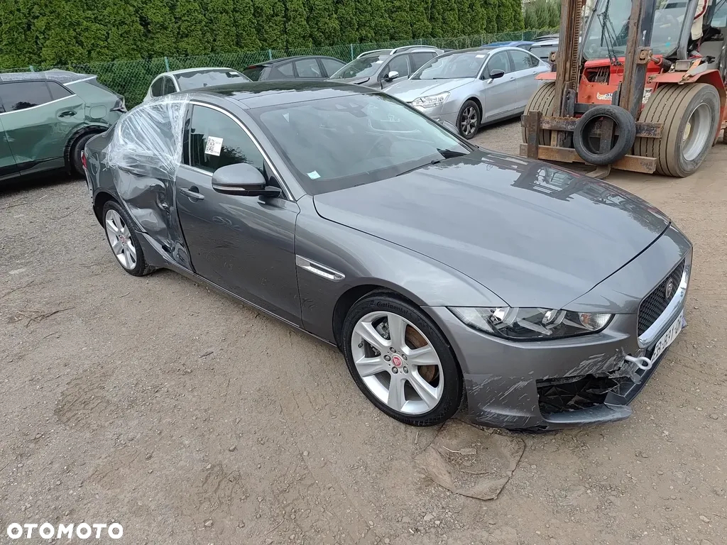 Jaguar XE 20d Prestige - 7