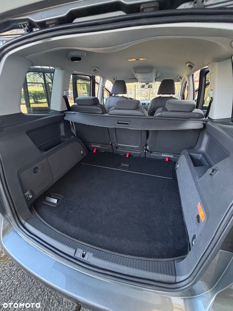 Volkswagen Touran - 25