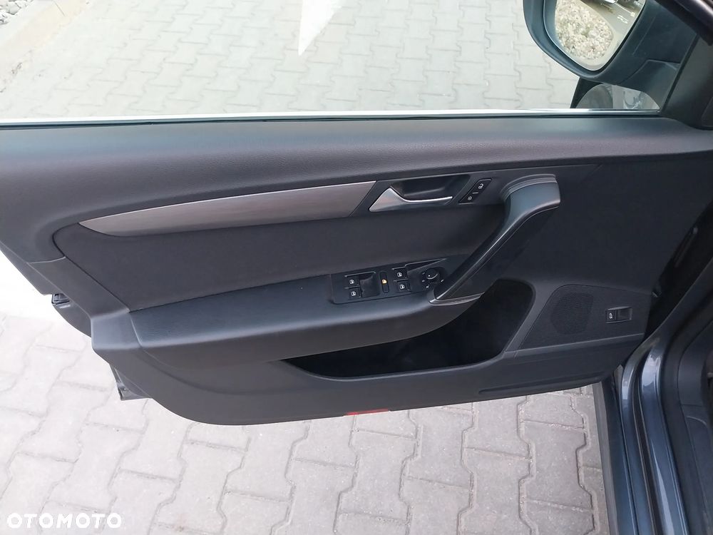 Volkswagen Passat 2.0 TDI Comfortline DSG - 12