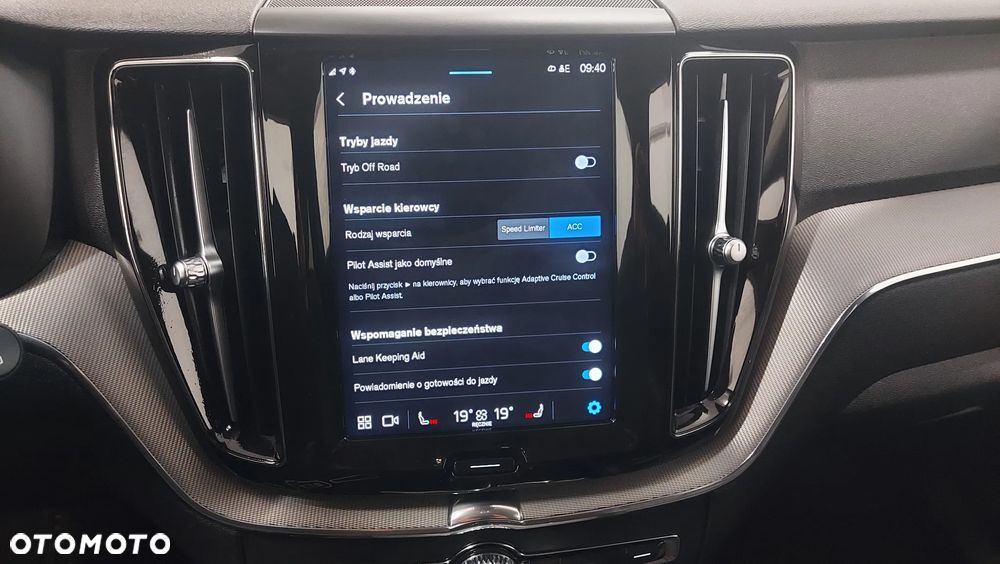 Volvo XC 60 B4 B Plus Dark - 24