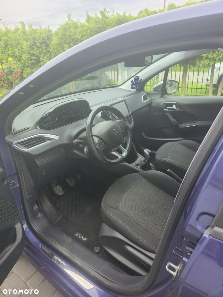 Peugeot 208 - 6