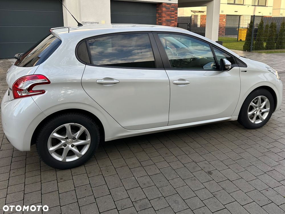 Peugeot 208 1.2 PureTech Style - 9