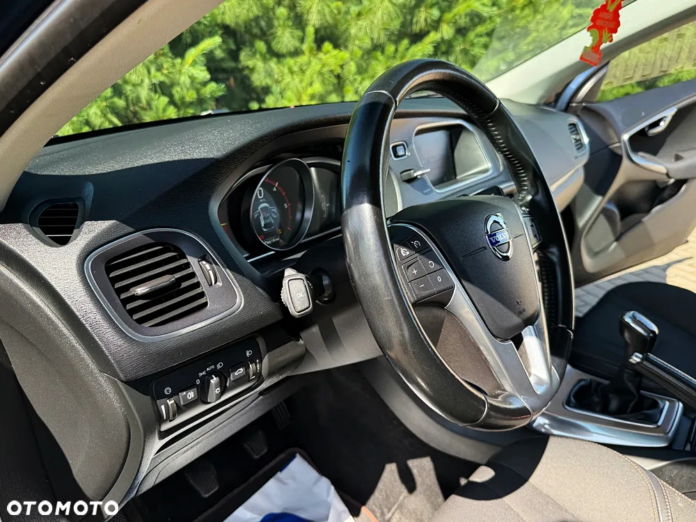 Volvo V40 D2 Momentum - 27