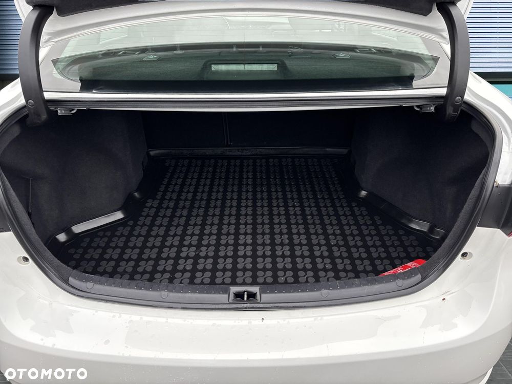 Toyota Avensis 1.8 Active - 25