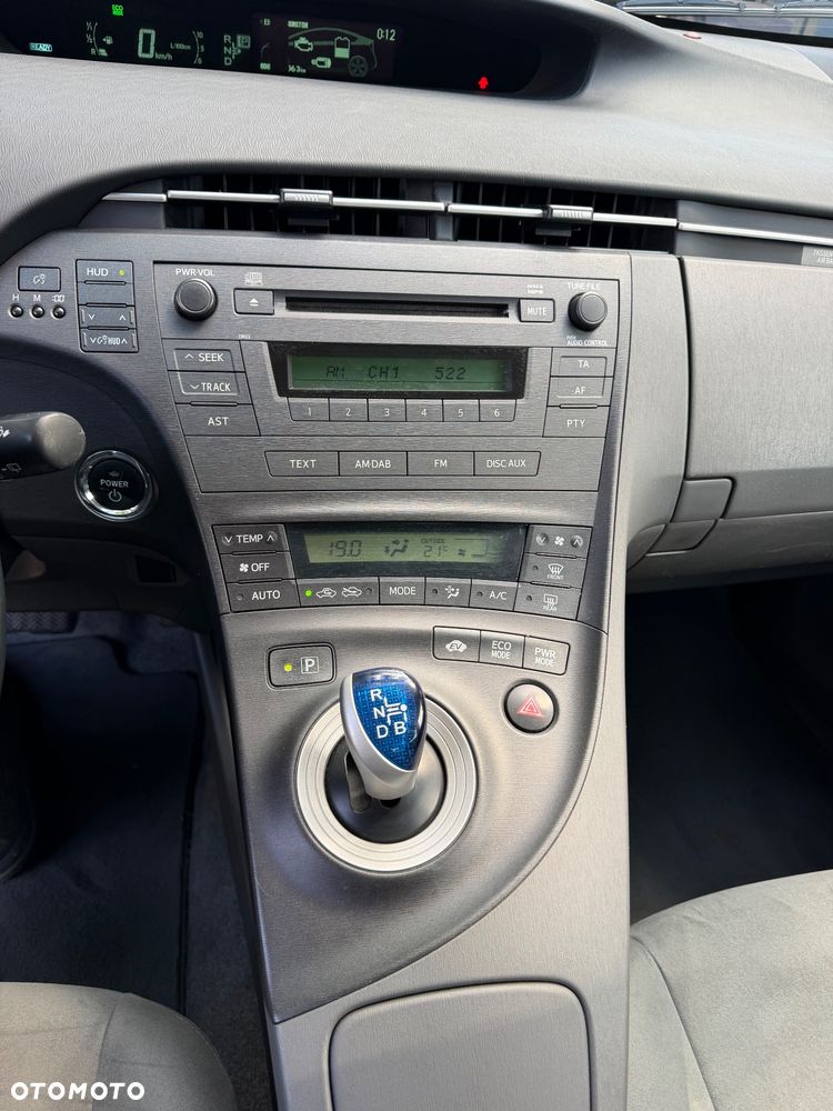 Toyota Prius (Hybrid) - 16