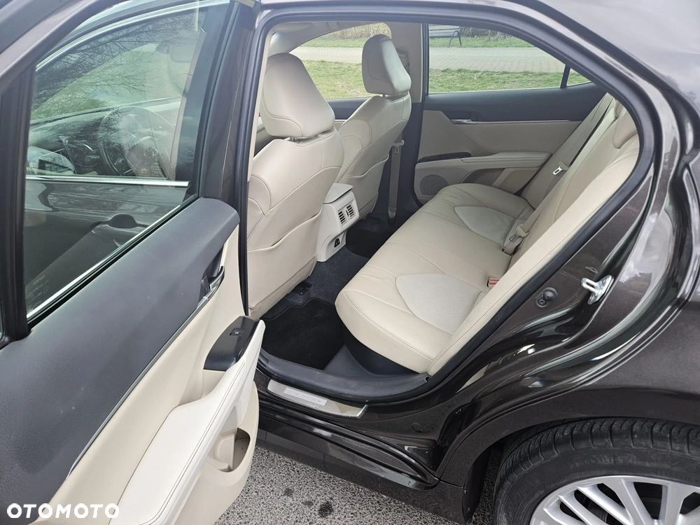 Toyota Camry 2.5 Hybrid Executive CVT - 8