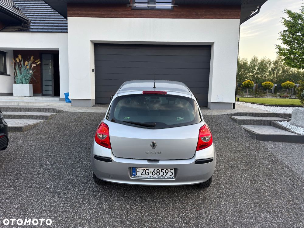 Renault Clio 1.2 16V All Inclusive - 5